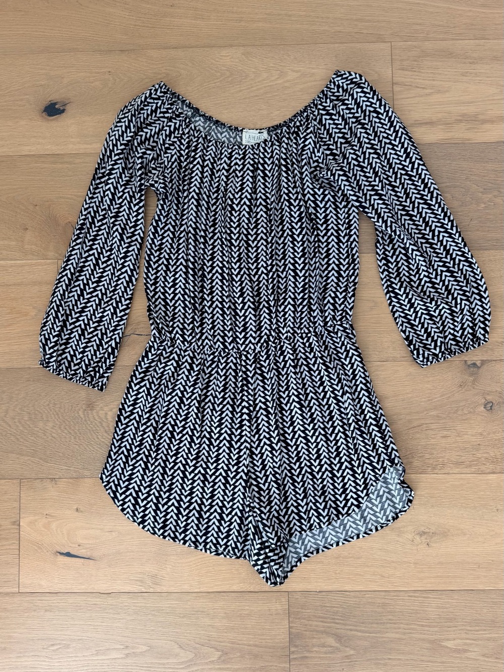 LA Hearts PacSun Chevron Off the Shoulder Romper L Black White Long Sleeve EUC
